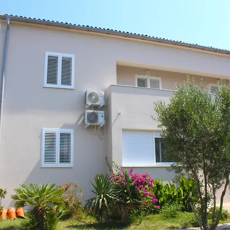 Family Jimmy - Center *