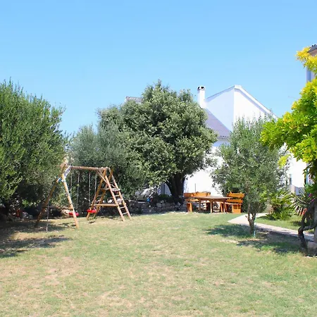 Family Jimmy - Center *