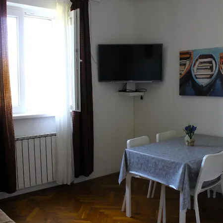 Family Jimmy - Center *